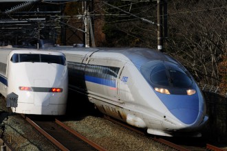 300系(左)和500系